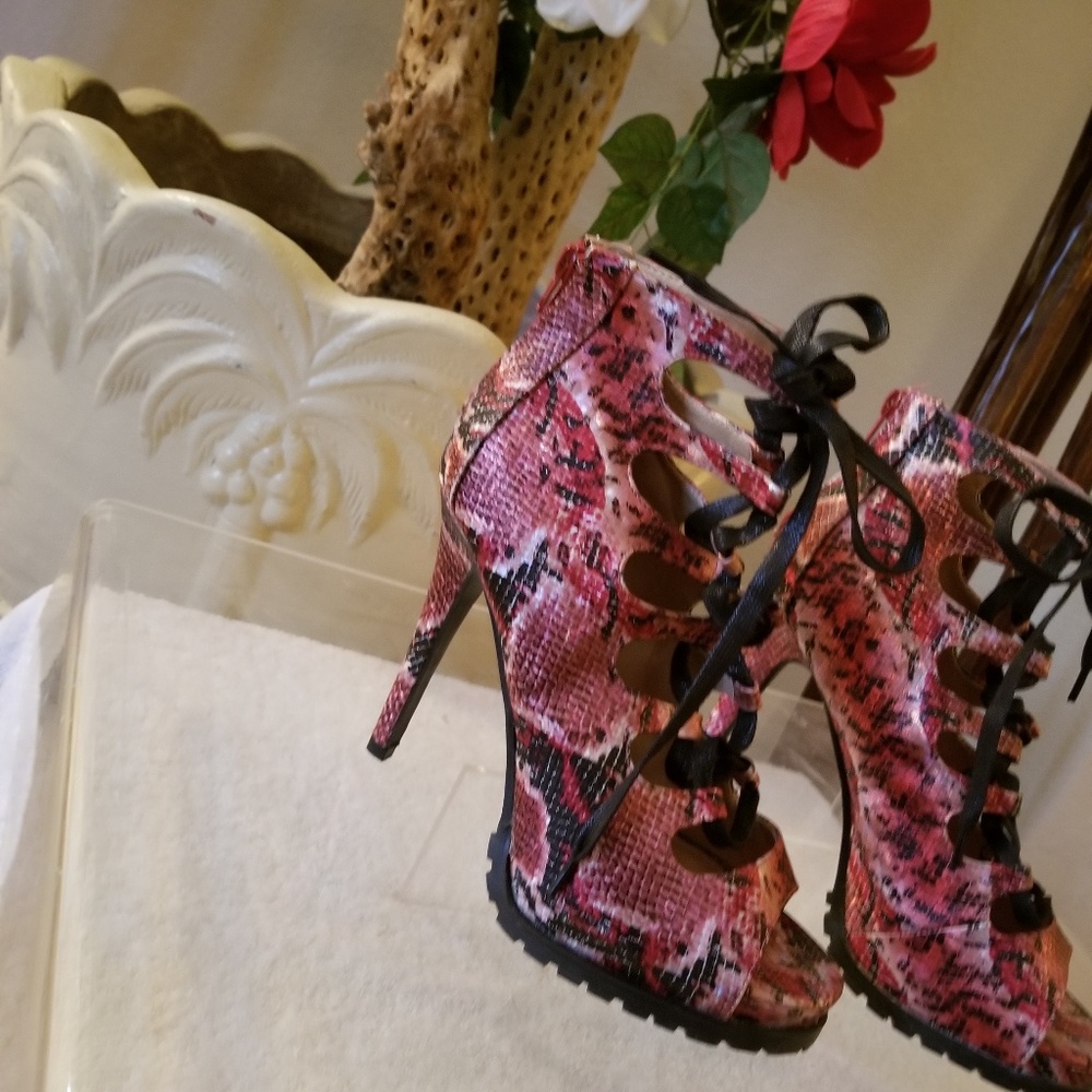 SHOE DAZZLE GLADIATOR SANDALS